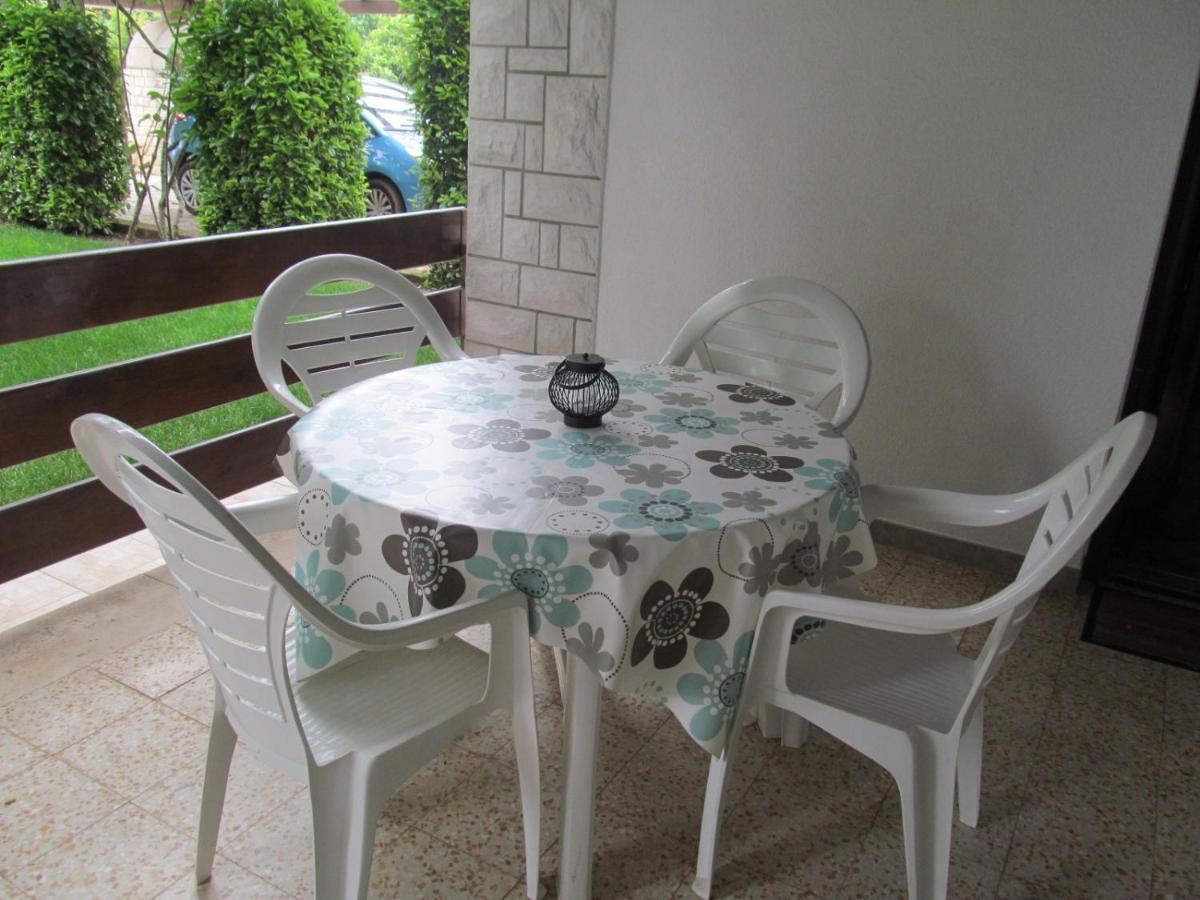 Apartments Zvezdica*** With Garden Zambratija  Exterior photo